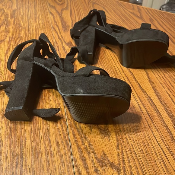 IDIFU 5 inch platform heels, Sabrina, size 6. - Picture 6 of 9